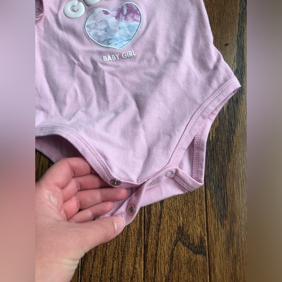 *NWT* Guess Baby Girl 0-3M Light Pink One-Piece w/Ruffled Tulle Sleeves & Heart - Picture 8 of 8